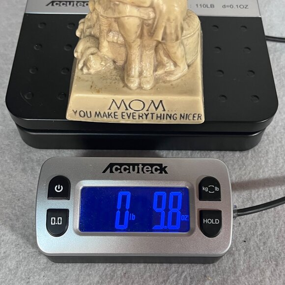 Vintage 1971 R & W Berries Co. Mom You Make Everything Nicer Mom Child Figurine - Picture 8 of 8